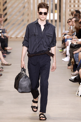 Louis Vuitton / - 2011